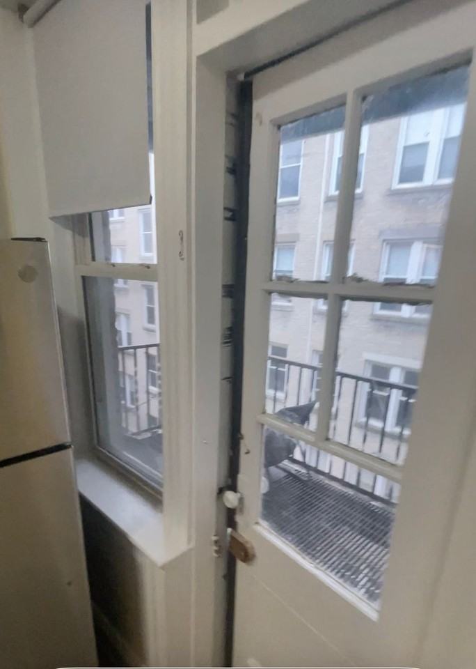 132 Washington St - Photo 5 of 24