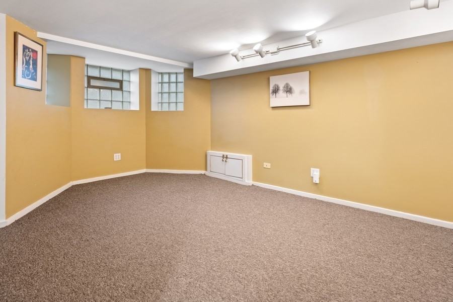 W Nelson St & N Greenview Ave - Photo 7 of 11