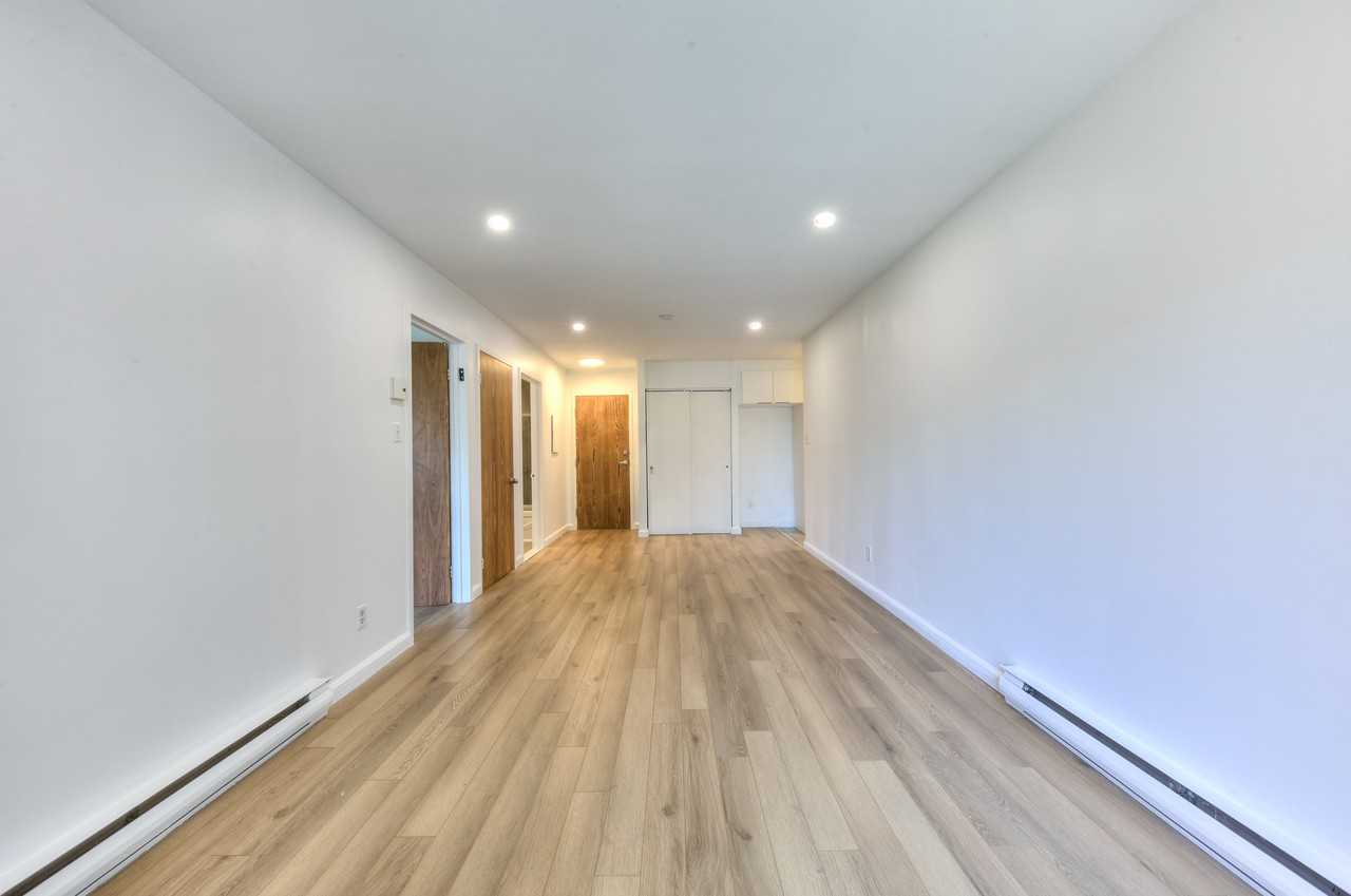 98 Boulevard Jean-Paul-Vincent #10 - Photo 2 of 10