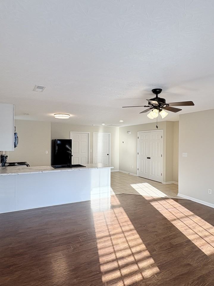 401 Catalpa Cir #NA - Photo 3 of 14