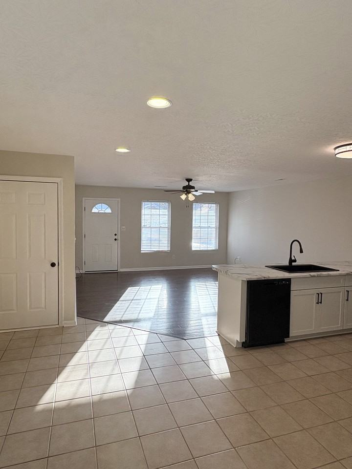 401 Catalpa Cir #NA - Photo 6 of 14