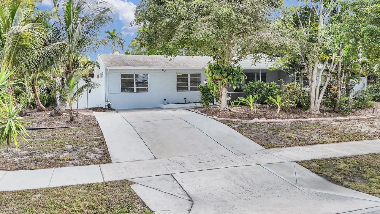 702 Sunset Dr #NA - Photo 2 of 21