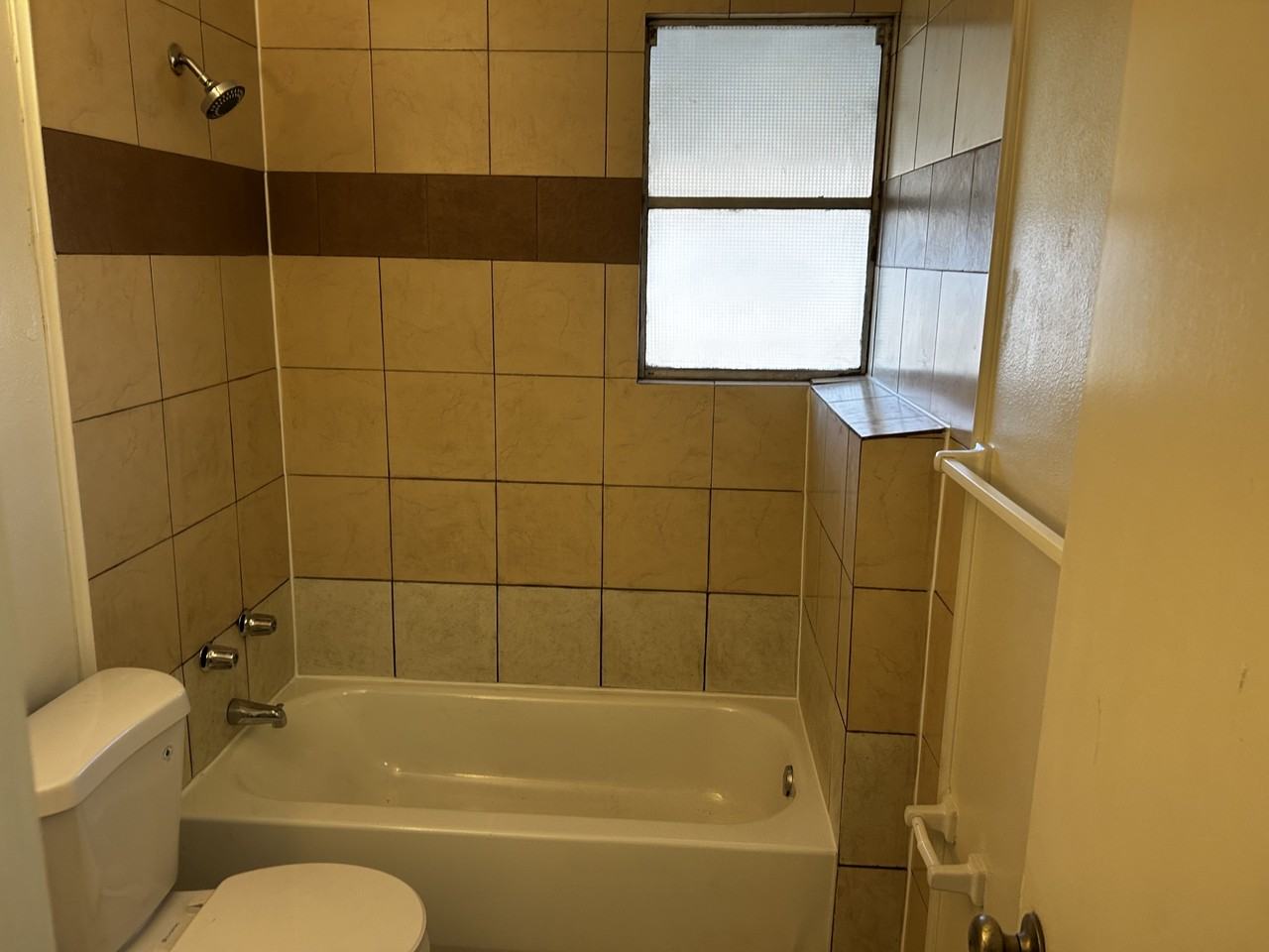 1027 Pailet Ave #6 - Photo 3 of 9