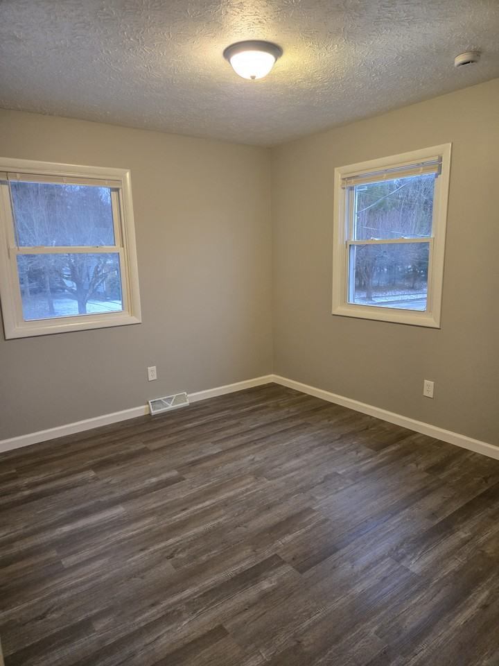 541 E School St #NA - Photo 2 of 17