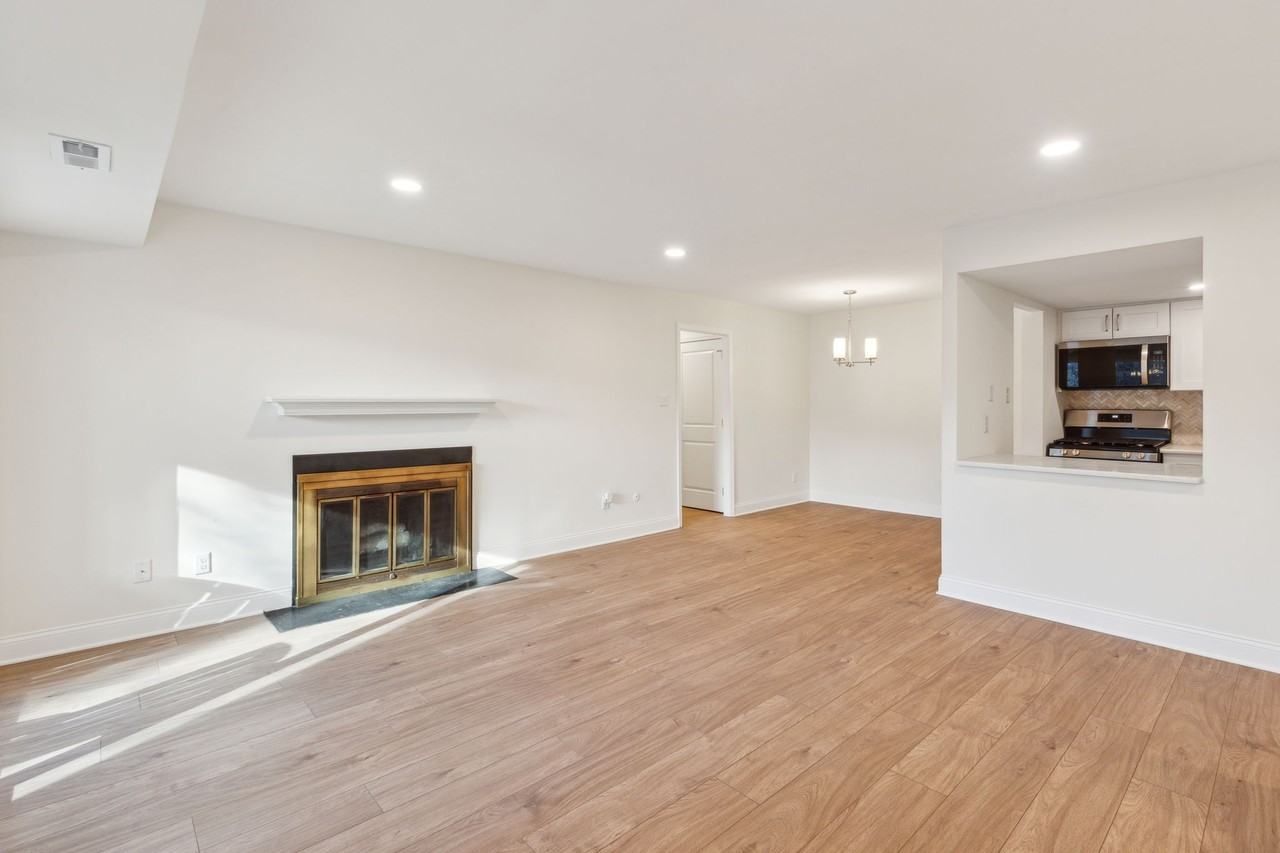 517 Old Forge Xing #517 - Photo 3 of 16