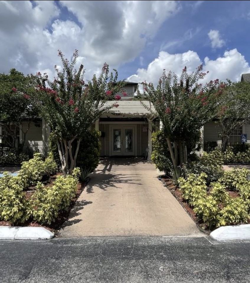 1956 Lake Atriums Cir #139 - Photo 2 of 11