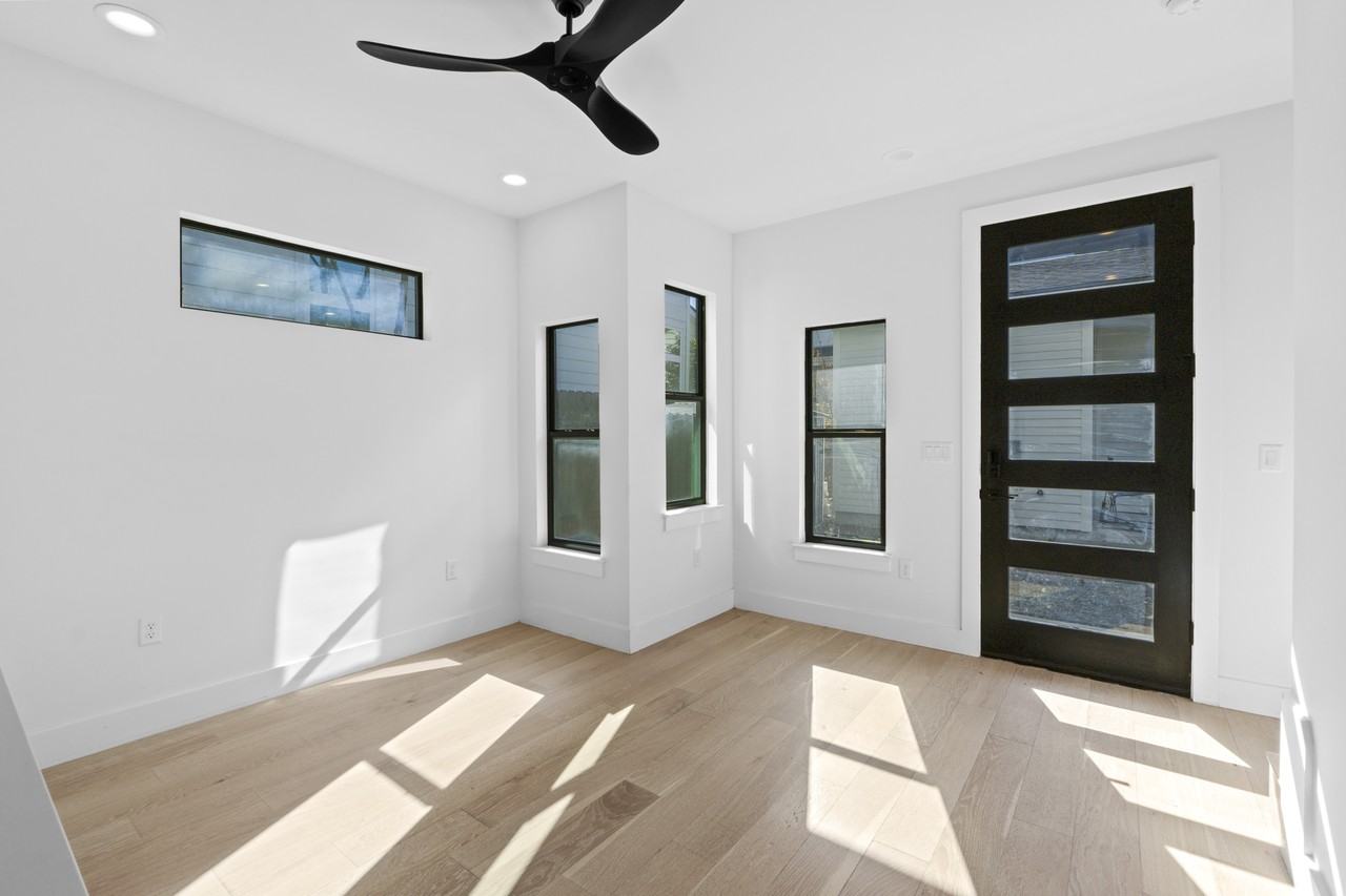 2916 E 13th St #NA - Photo 4 of 11