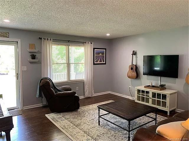 206 Ross Ct #NA - Photo 4 of 12