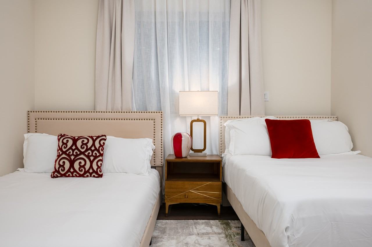 917 Thompson St #917 - Photo 7 of 50