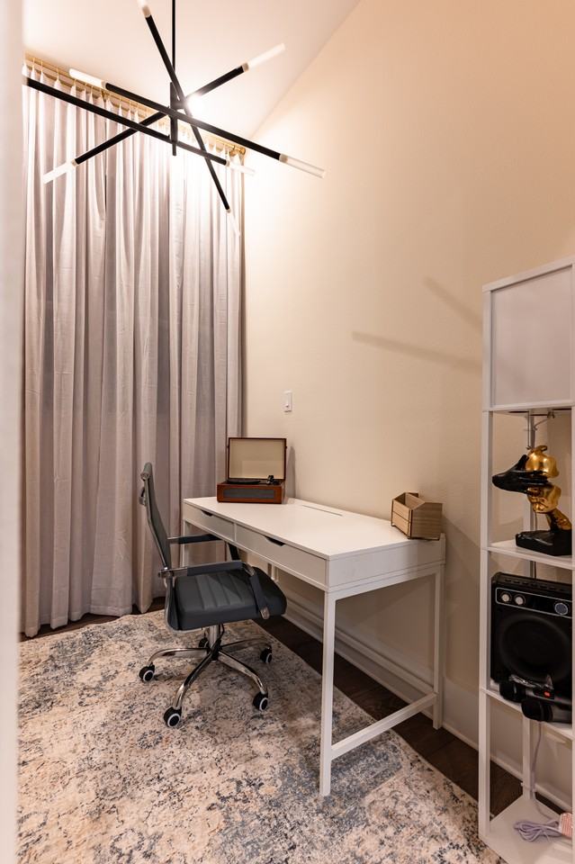 915 Thompson St #915 - Photo 3 of 40