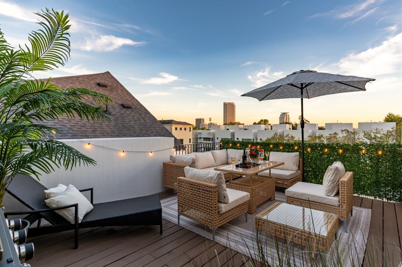 913 Thompson St - Photo 3 of 50