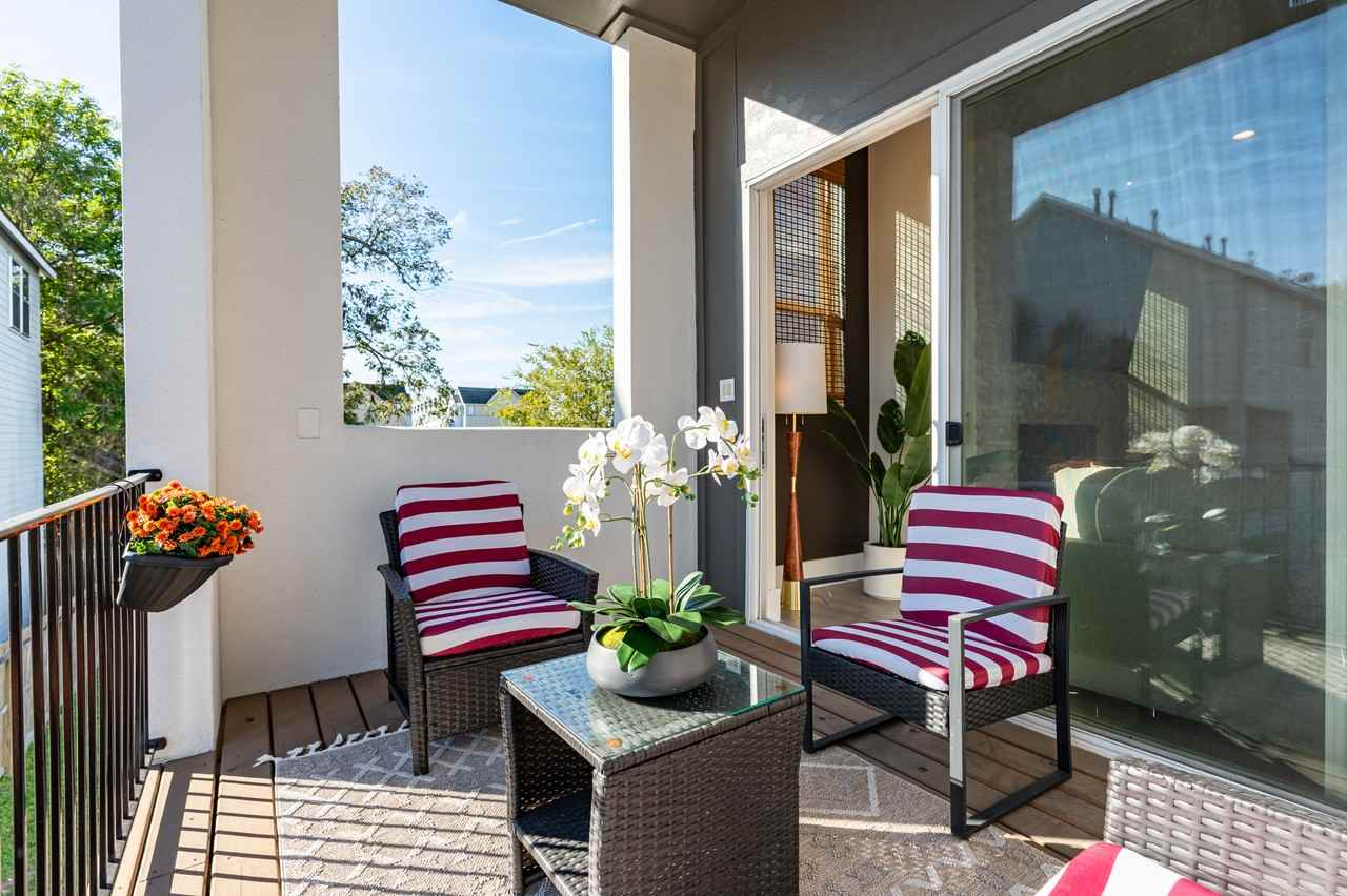 913 Thompson St - Photo 7 of 50