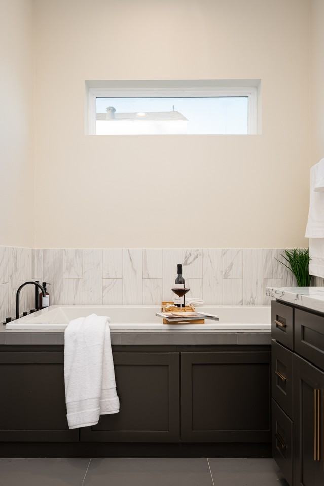 911 Thompson St - Photo 6 of 50