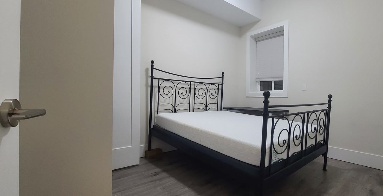 16777 16a Avenue - Photo 4 of 9