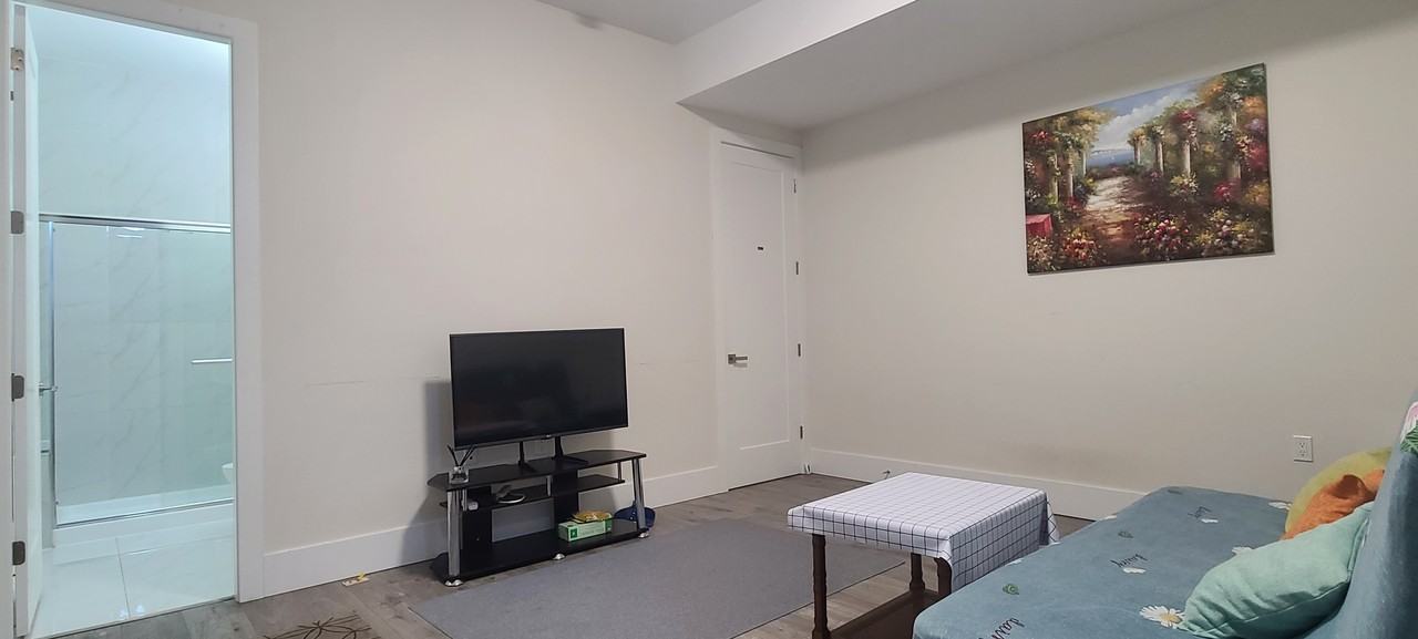 16777 16a Avenue - Photo 5 of 9