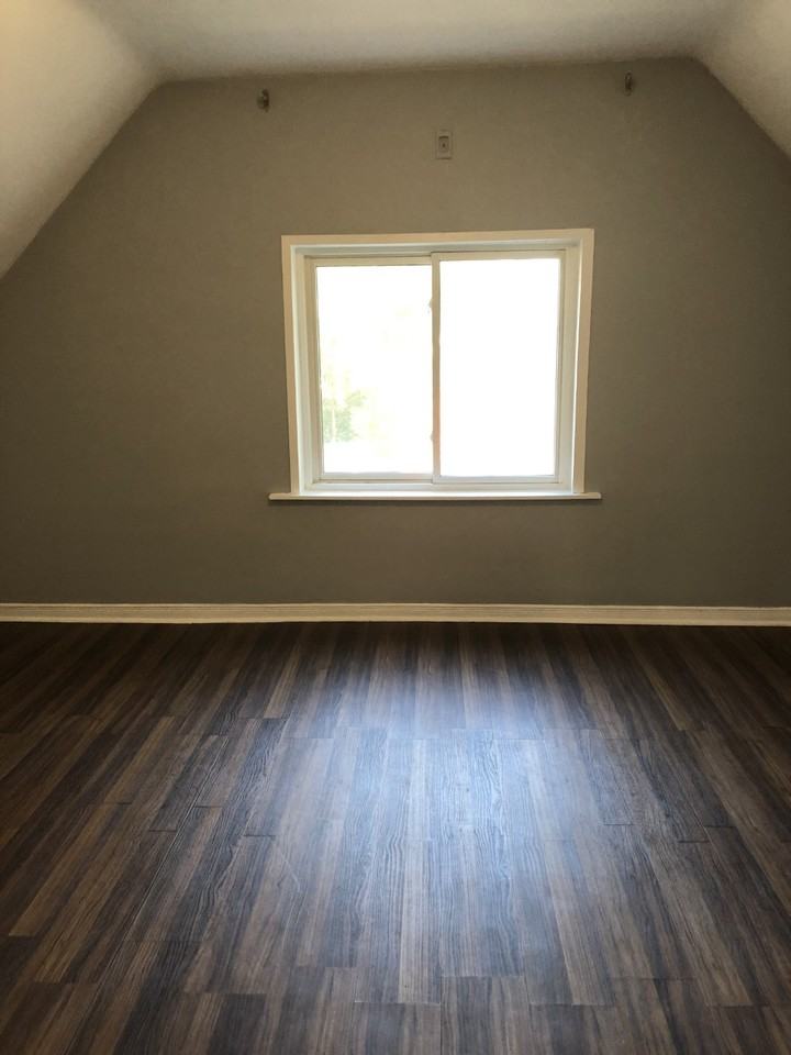 King St E & Stirton St - Photo 4 of 9