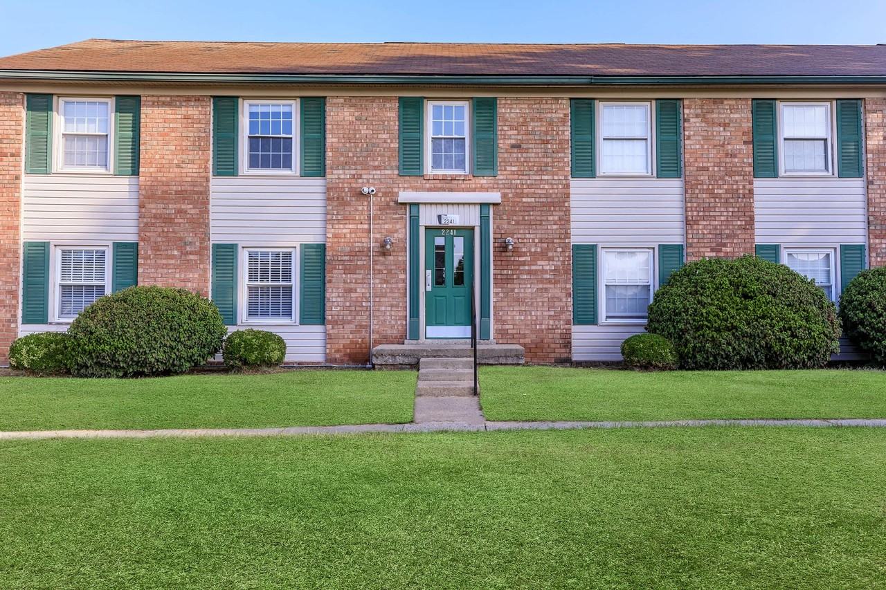 The Legend at Speedway - Photo 5 of 40