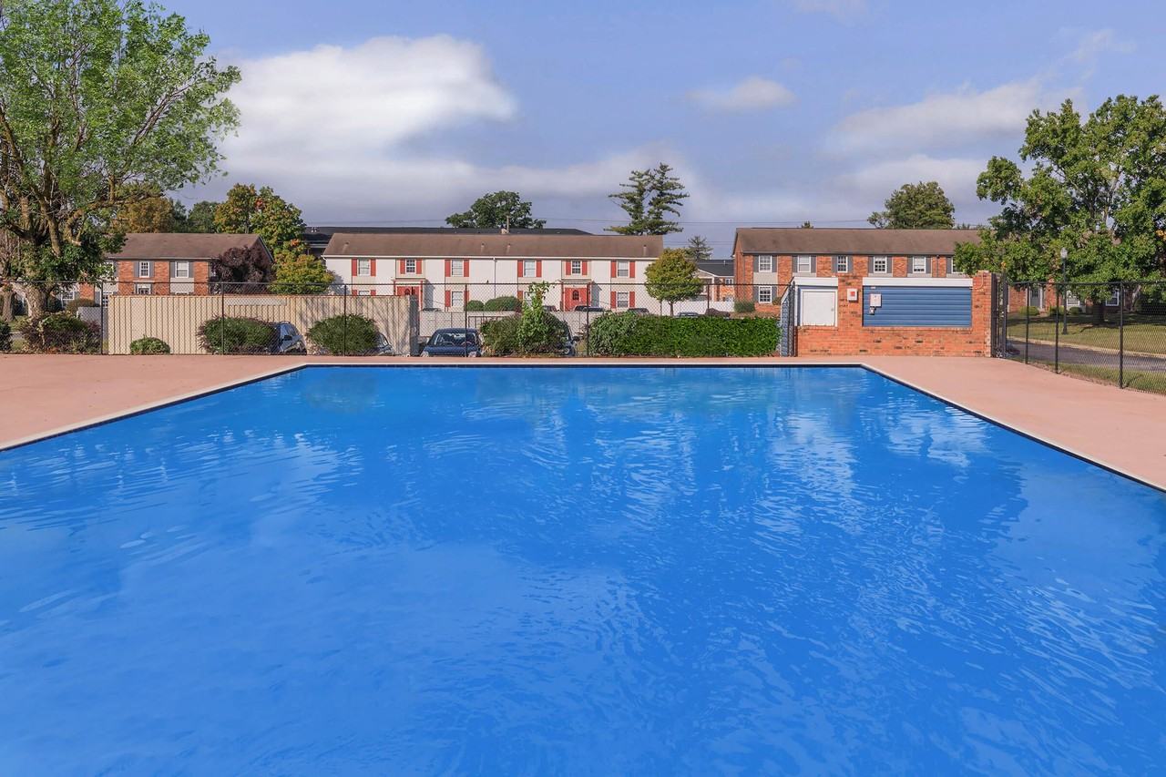 The Legend at Speedway - Photo 4 of 40