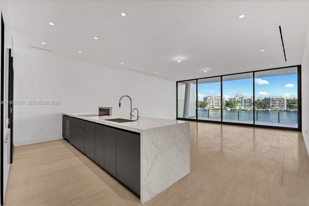 S Bayshore Dr & Vista Ct - Photo 2 of 28