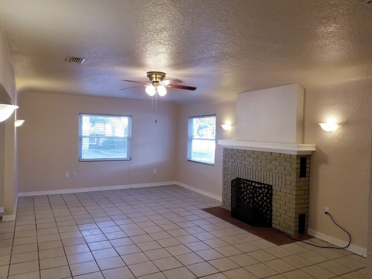 512 E Strawbridge Ave #NA - Photo 3 of 25