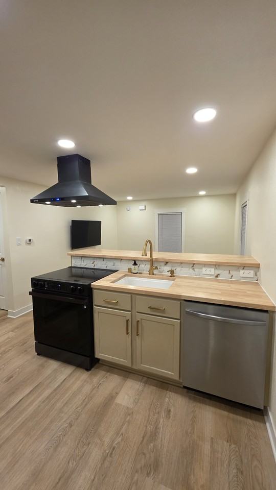 1113 N University Ave #2 - Photo 6 of 24