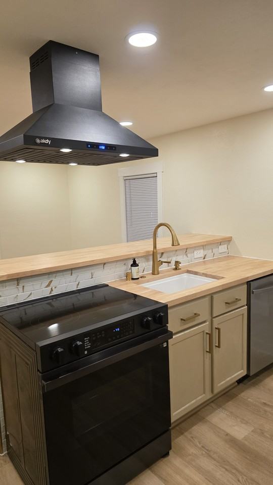 1113 N University Ave #2 - Photo 7 of 24