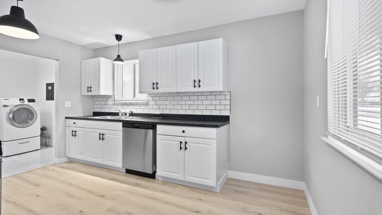 15285 Buck St #1 - Photo 5 of 12