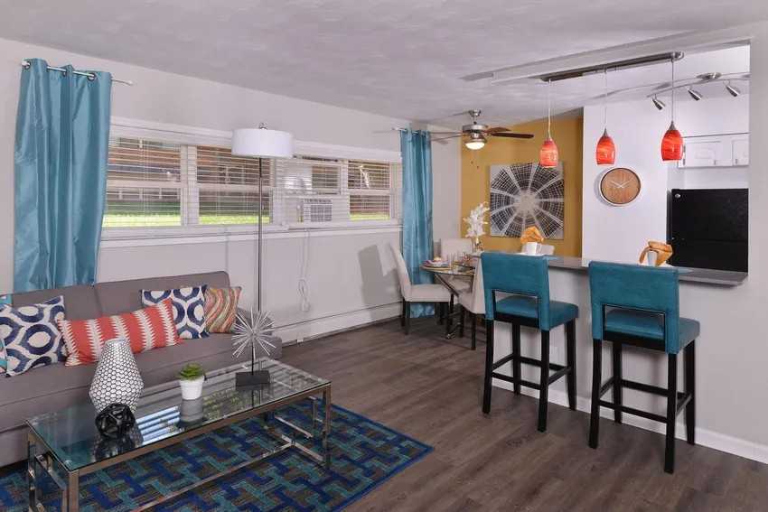 South and Madison - Photo 7 of 71