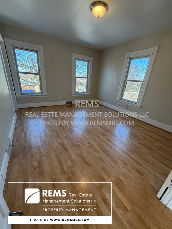 947 Williamson St - Photo 3 of 10