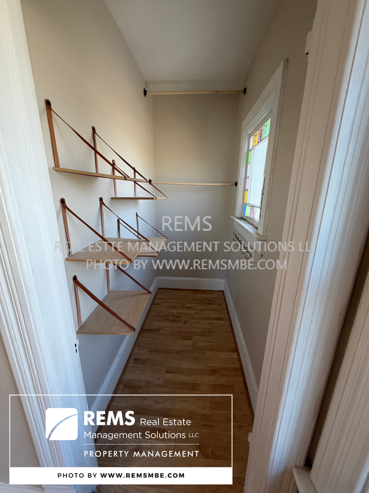 947 Williamson St - Photo 4 of 10