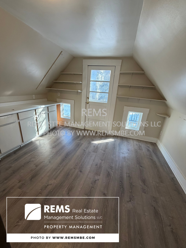 947 Williamson St - Photo 5 of 10