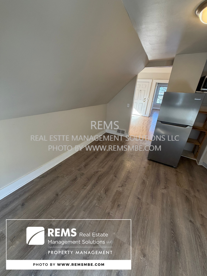 947 Williamson St - Photo 6 of 10