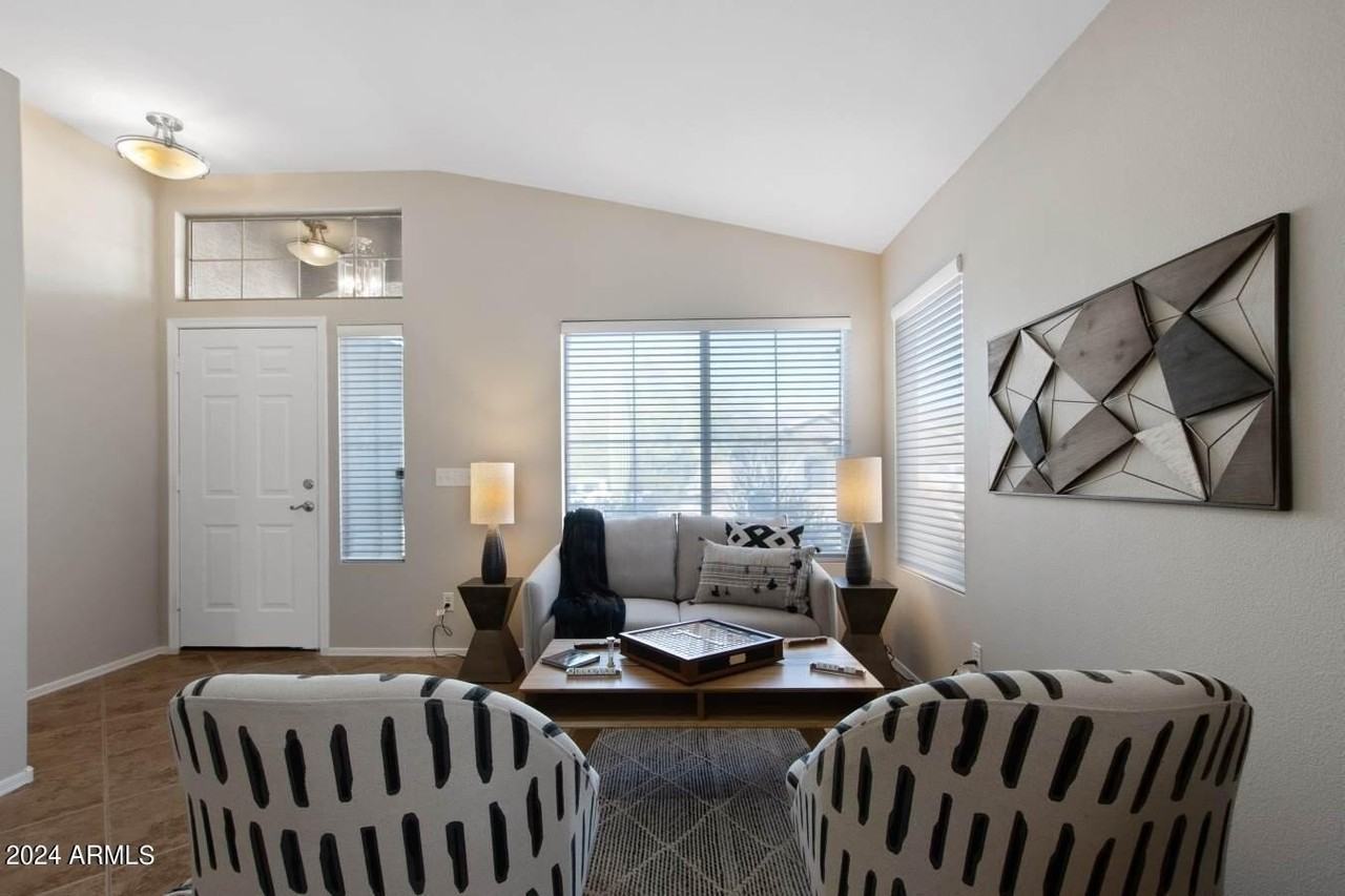 6494 S Foothills Dr - Photo 6 of 41