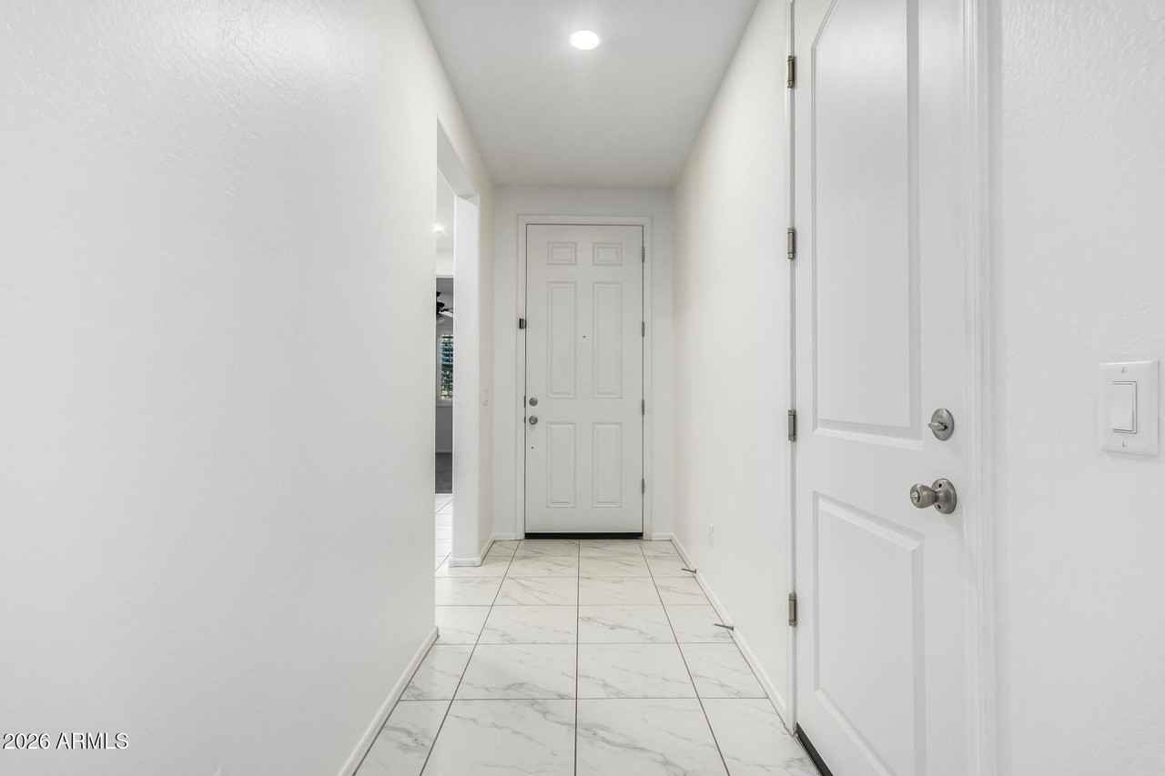 665 E Rojo Way - Photo 4 of 29