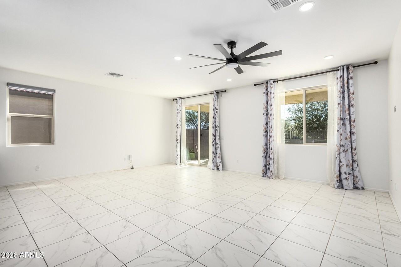 665 E Rojo Way - Photo 5 of 29