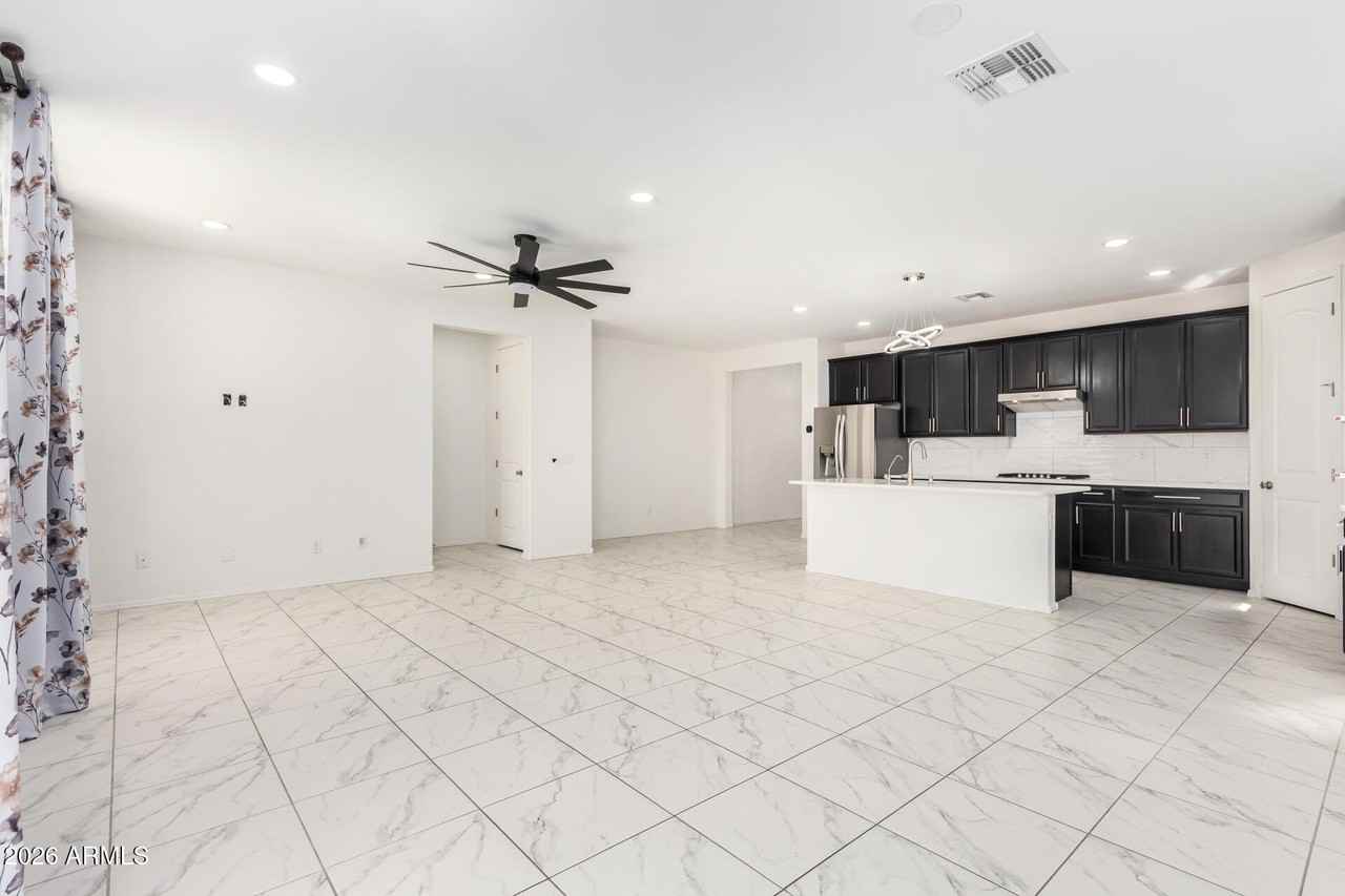 665 E Rojo Way - Photo 6 of 29