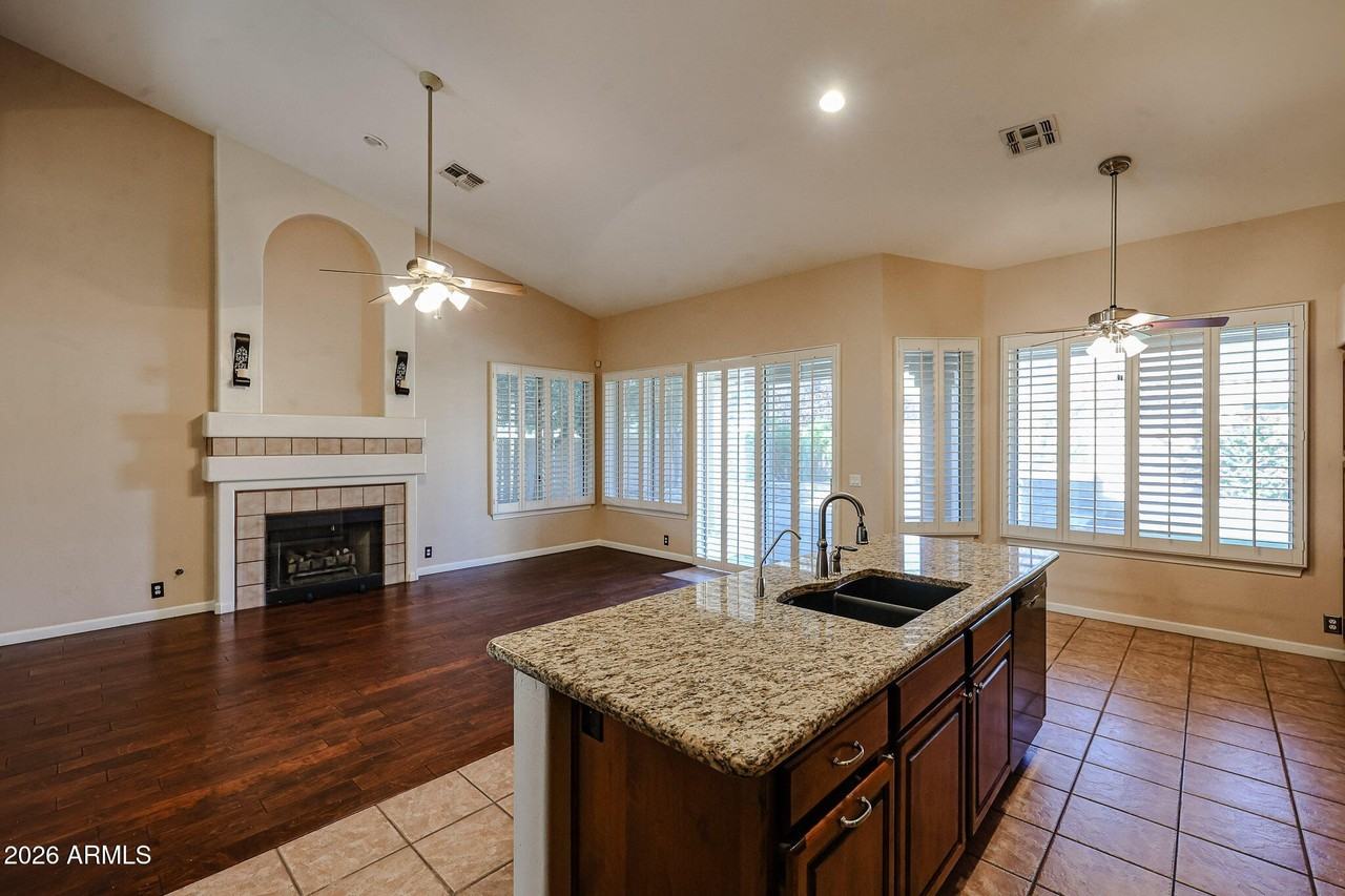 5930 W Louise Dr - Photo 7 of 40