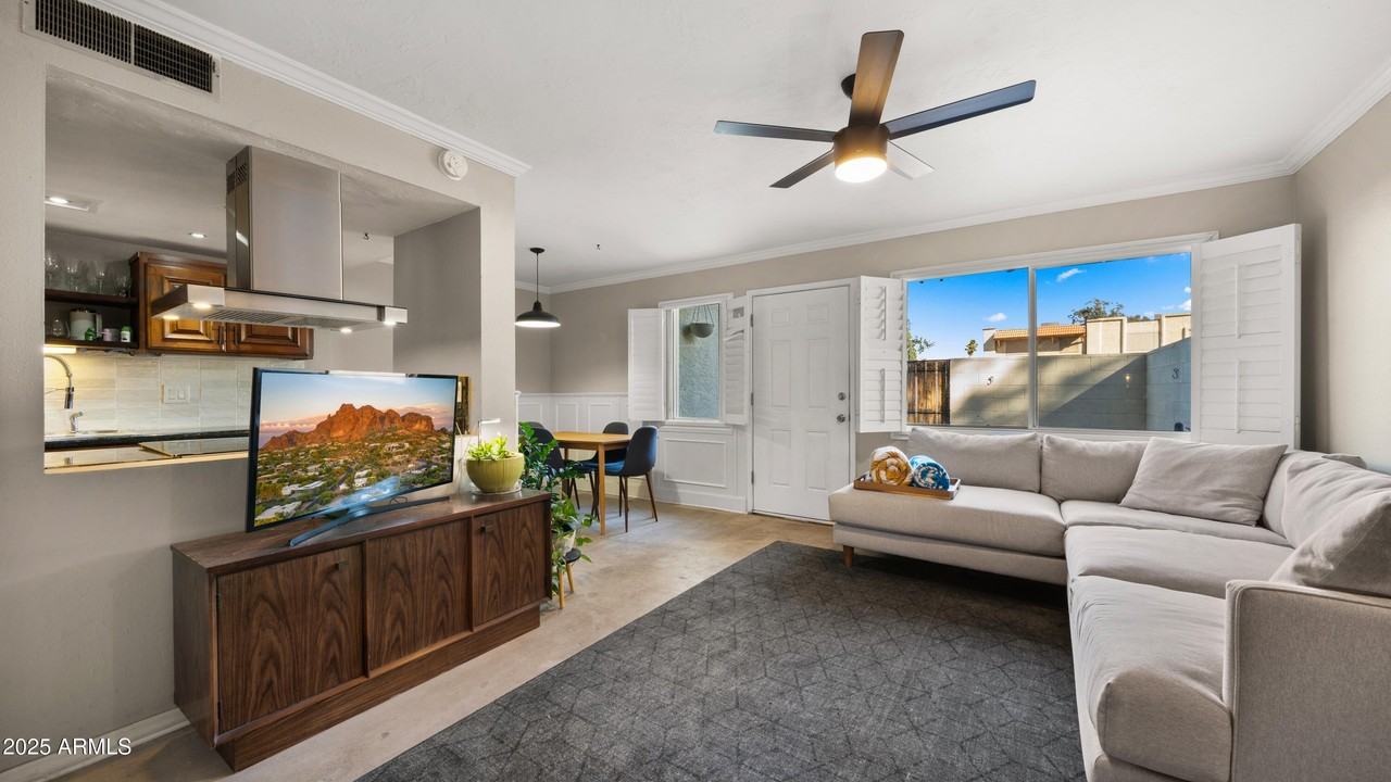 8135 N 32nd Dr - Photo 3 of 17