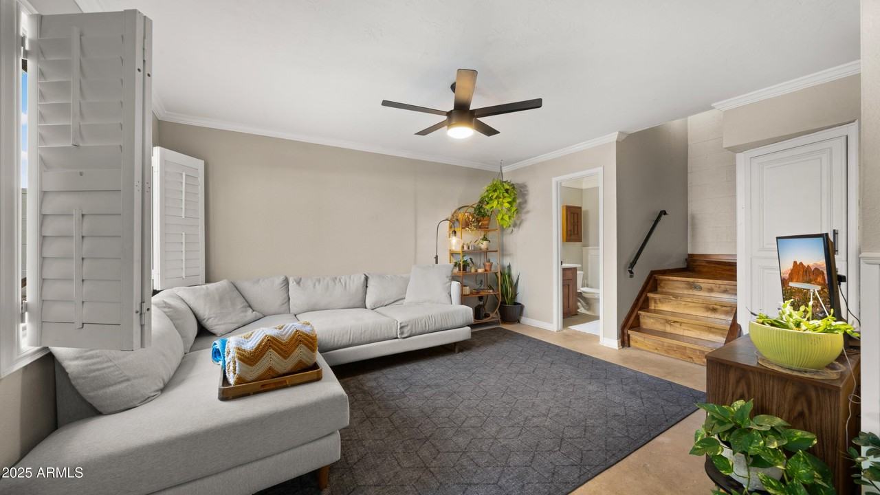 8135 N 32nd Dr - Photo 7 of 17