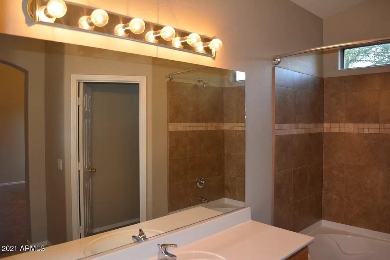 16950 W Nottingham Way - Photo 7 of 28