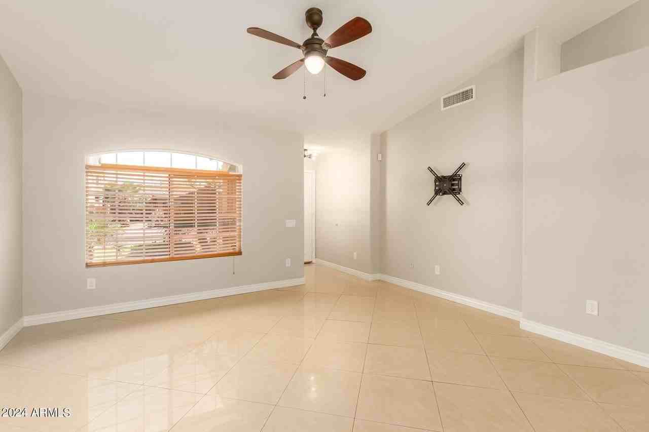 3212 E Oraibi Dr - Photo 5 of 26