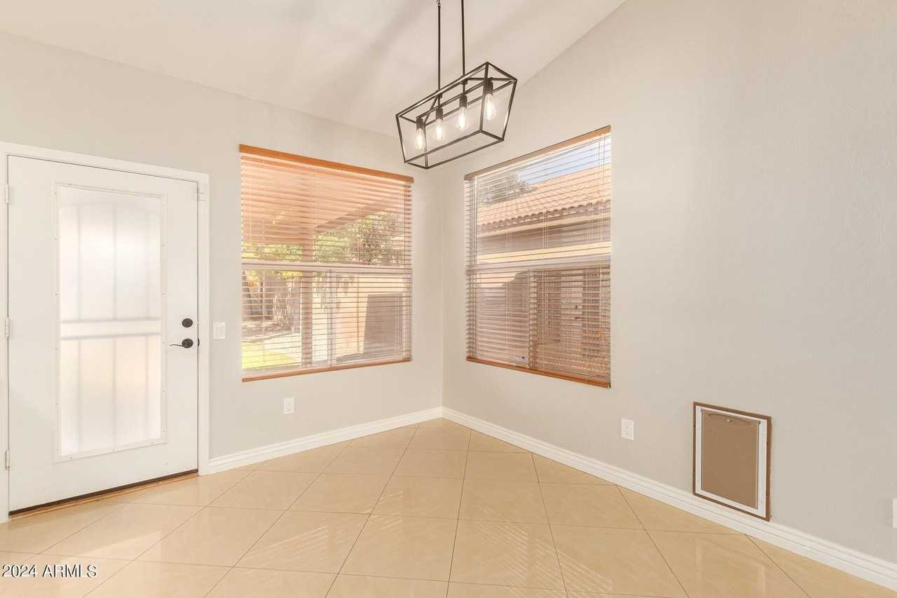 3212 E Oraibi Dr - Photo 7 of 26