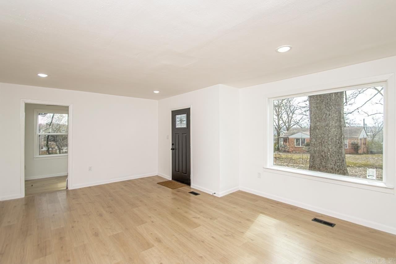 4816 W 30th St - Photo 2 of 9