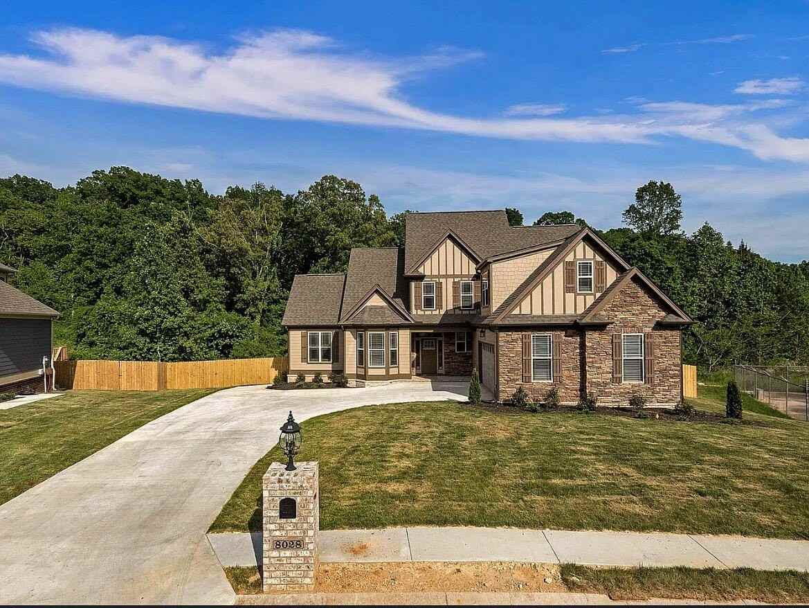 8028 Burgundy Cir - Photo 2 of 40