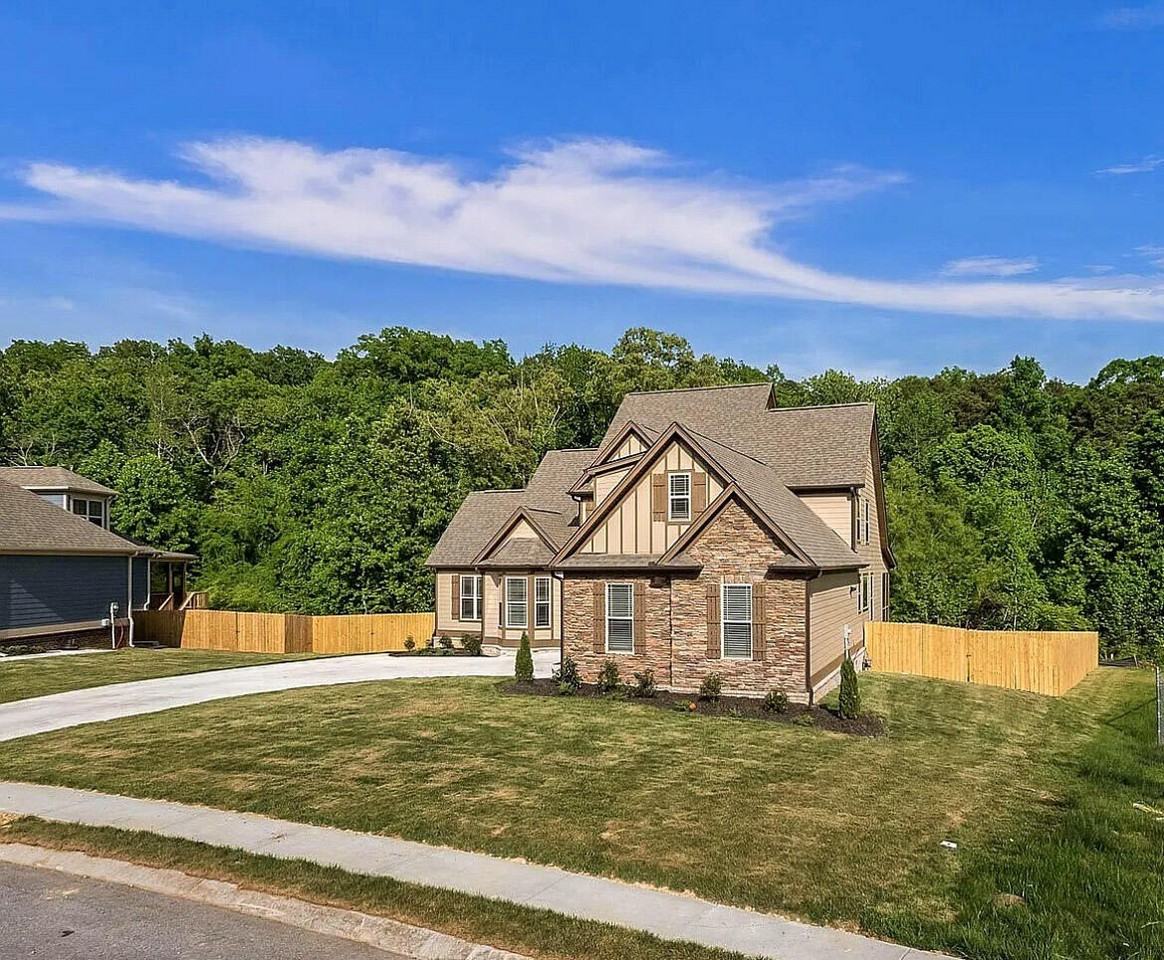 8028 Burgundy Cir - Photo 3 of 40