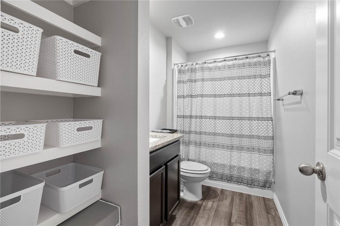 1258 Carnaby St - Photo 7 of 25