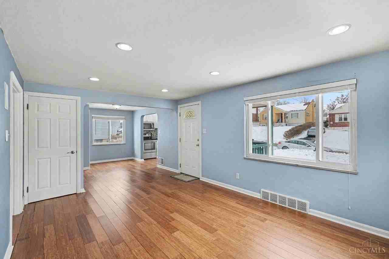 5851 Childs Ave - Photo 4 of 19