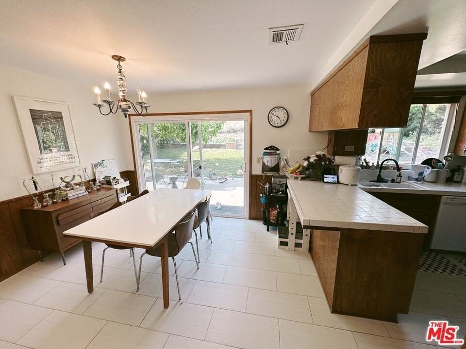 3839 Pirate Dr - Photo 5 of 10