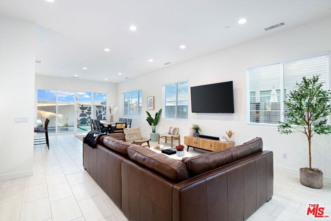 1605 Candela Ct - Photo 2 of 31