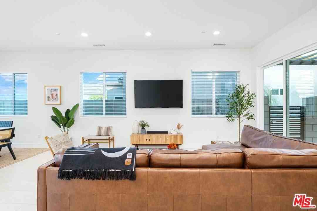 1605 Candela Ct - Photo 3 of 31